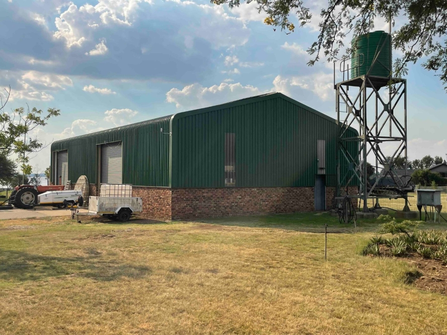 5 Bedroom Property for Sale in Oranjeville Free State